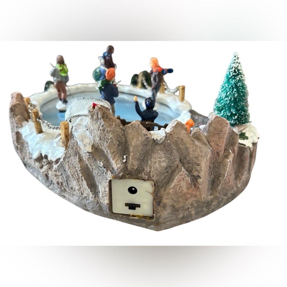 hockey music pond in original box
figurines (4) with music. - Picture 6 of 8